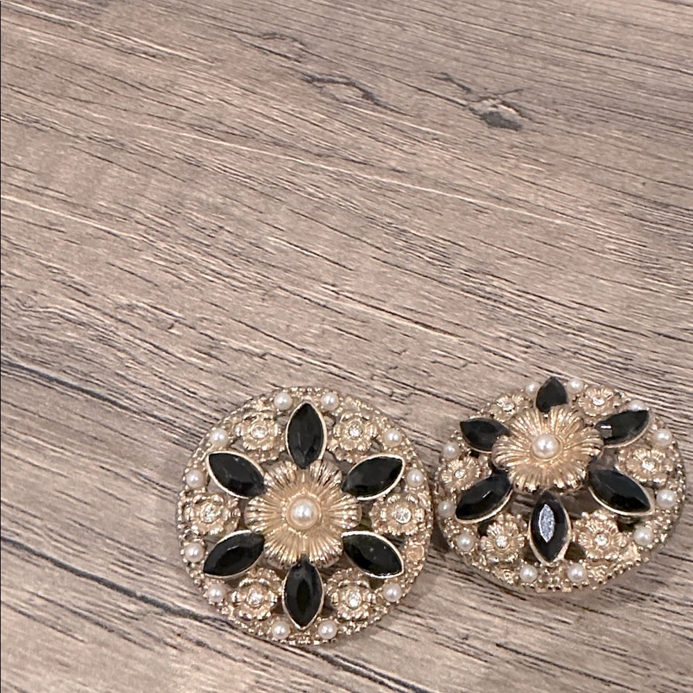 Elegant Black and Gold Floral Earrings. Vintage